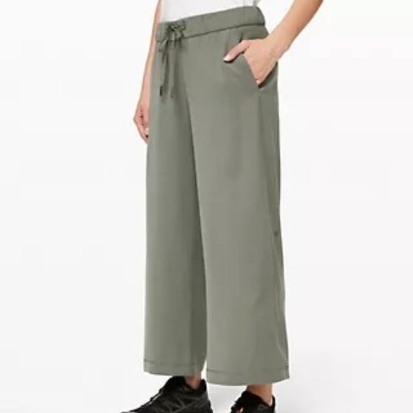 On the Fly Wide-Leg 7/8 Pant *Woven - Picture 1 of 1